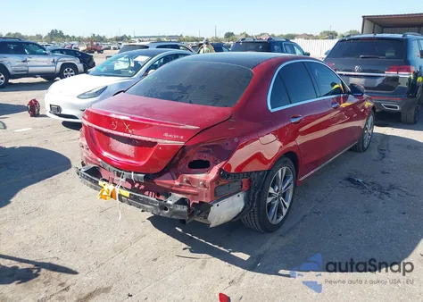 2018 Mercedes-Benz C 300 4Matic z USA, uszkodzony, nr VIN WDDWF4KB1JR319618